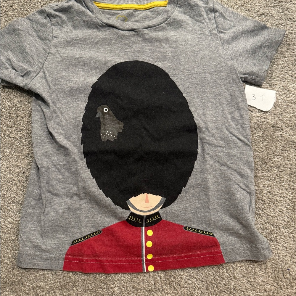 Mini Boden Boys' Gray Tee with British Royal Guard // Sz 3-4